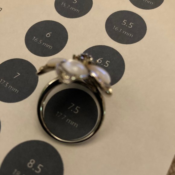 Flower Ring with Stones and Crystals - Picture 6 of 6